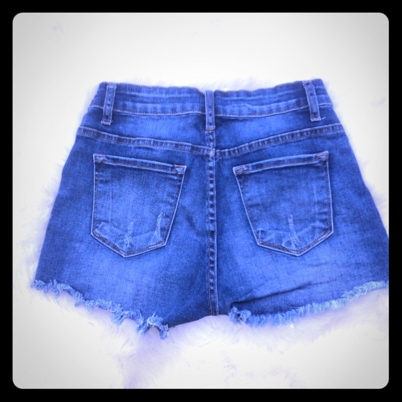 ♥️KanCan Distressed cutoff shorts size 27. (31) - Picture 2 of 3